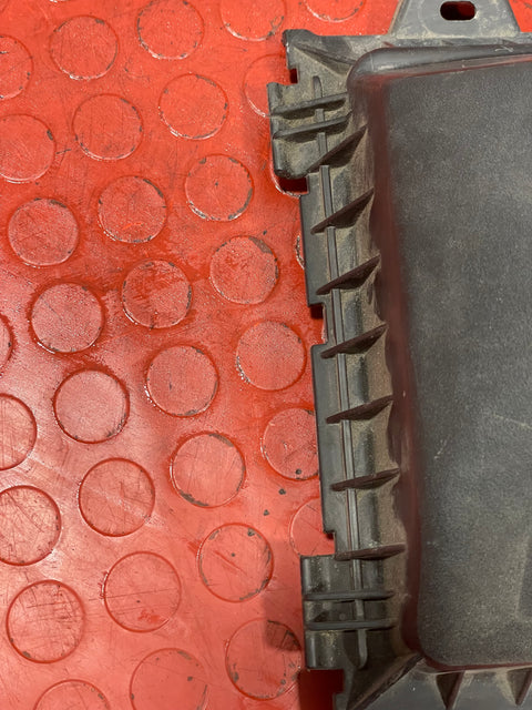 Renault Trafic/Vauxhall Vivaro AIR BOX LID WITH AIR FLOW METER 2014-2019 P/N H8201333223 - 1