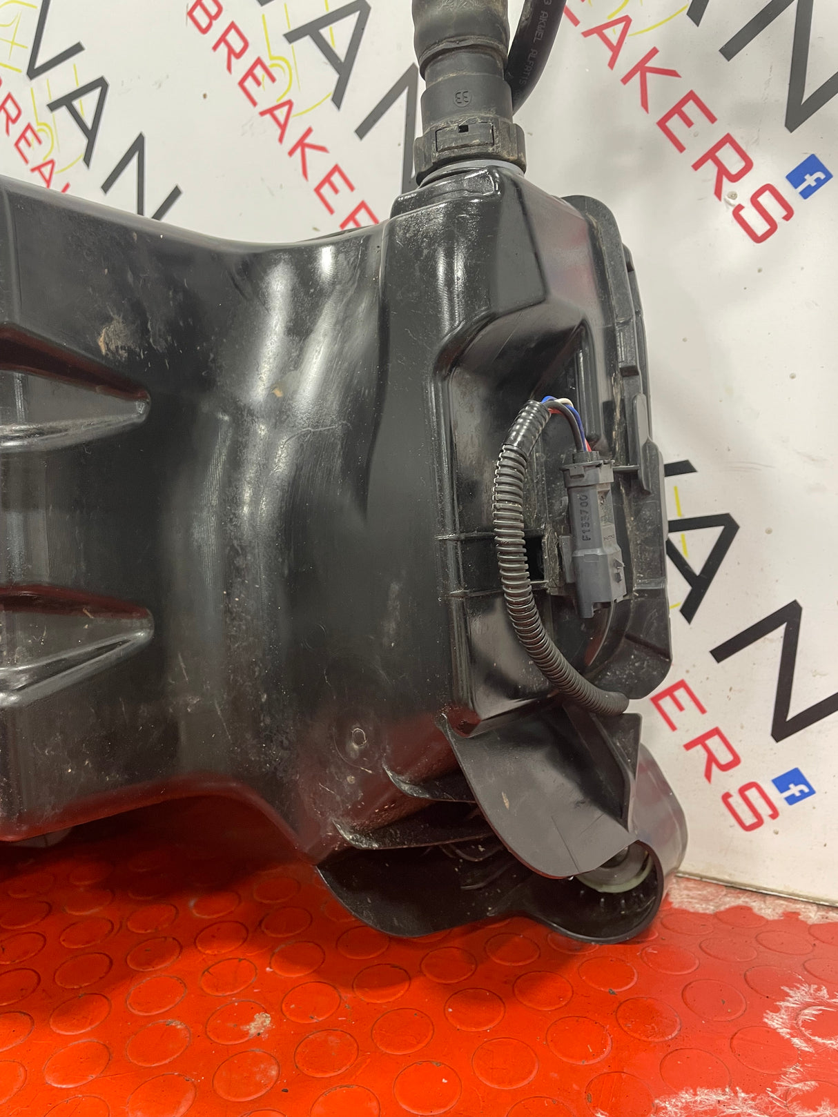 Citreon Berlingo/Peugeot Partner/Vauxhall Combo/Proace City 1.5 ADBLUE TANK COMPLETE WITH PUMP 2019> P/N 9832421480