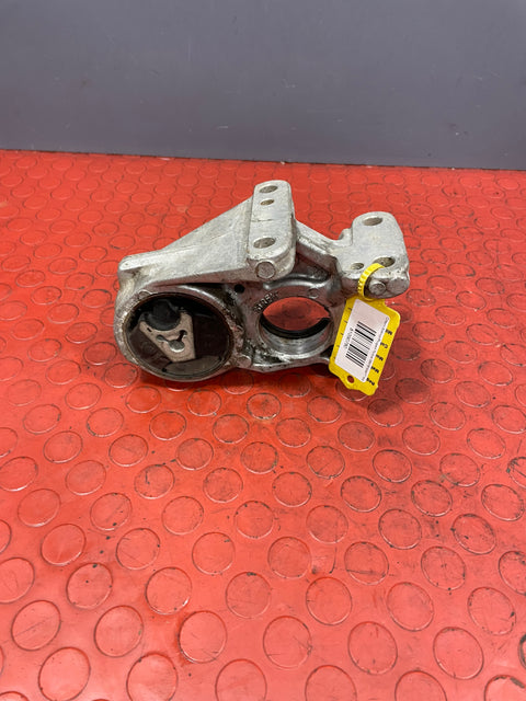 Citroen Berlingo/Peugeot Partner DRIVESHAFT MOUNT  2015-2018 P/N 81090780
