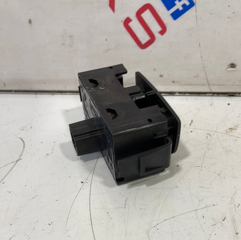 Renault Trafic HAZARD LIGHT/CENTRAL LOCKING SWITCH 2014-2019 P/N E31601