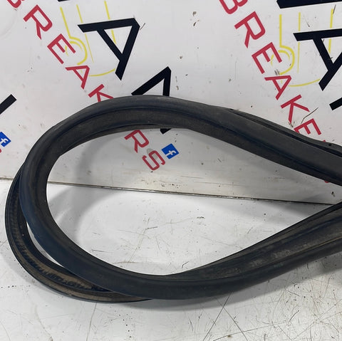 Nissan Navara PASSENGER SIDE FRONT DOOR RUBBER SEAL 2017