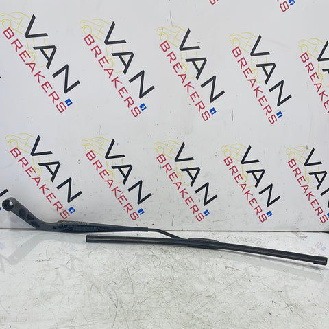 Nissan Navara DRIVER SIDE WIPER ARM WITH BLADE 2017-onward P/N H70FY09