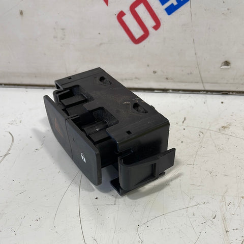 Renault Trafic HAZARD LIGHT/CENTRAL LOCKING SWITCH 2014-2019 P/N E31601