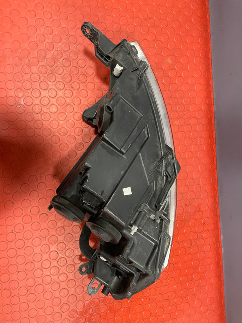 Citroen Dispatch/Peugeot Expert PASSENGER SIDE HEADLIGHT 2011-2016 P/N 89902607 - 2