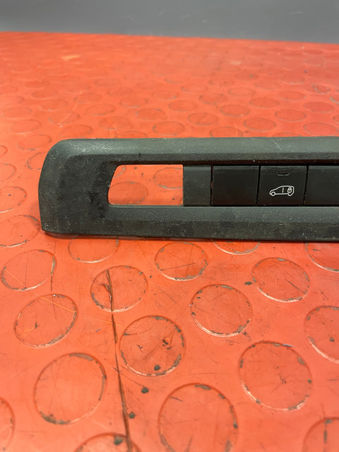 Citroen Dispatch/Peugeot Expert/Toyota Proace/Vauxhall Vivaro DASHBOARD CENTER SWITCH PANEL 2016-2024 P/N 9811141877 - 2 / 9808825177