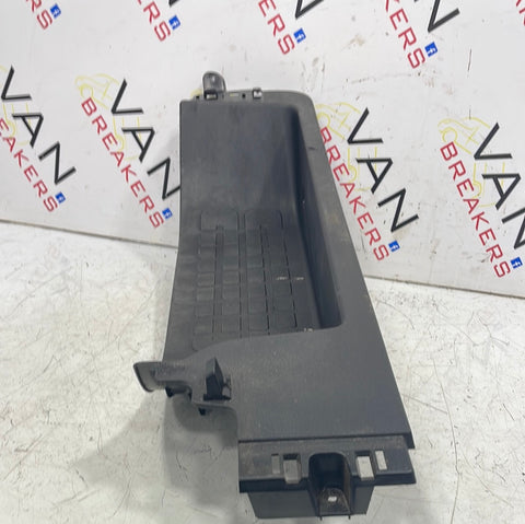 Citroen Dispatch/ Peugeot Expert/ Toyota Proace/ Vauxhall Vivaro(19) STEP COVER  98100695ZD