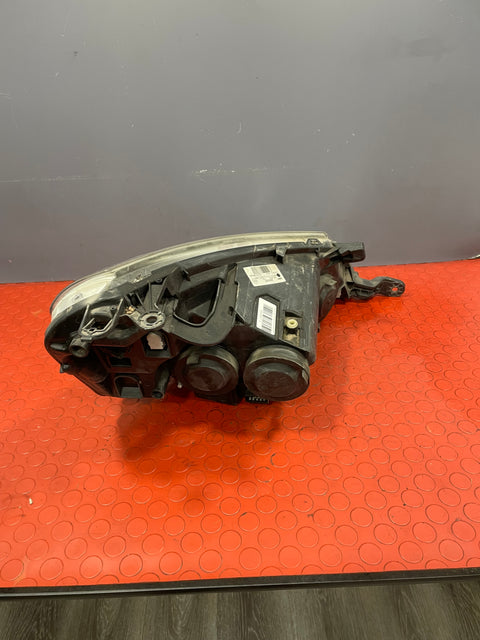 Citroen Dispatch/Peugeot Expert PASSENGER SIDE HEADLIGHT 2011-2016 P/N 89902607 - 2