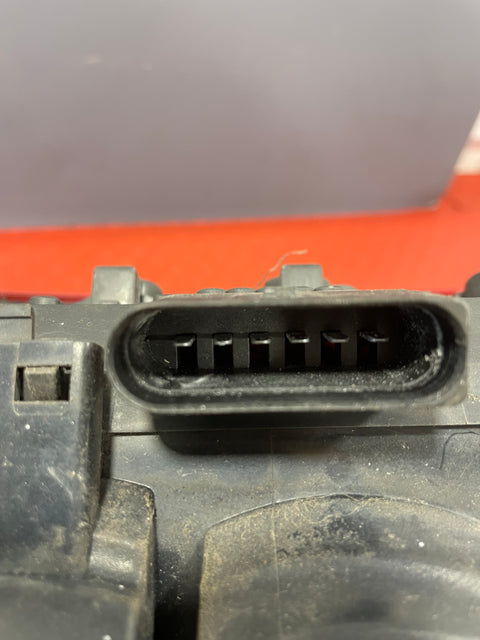 Volkswagen Transporter T5 PASSENGER SIDE REAR TAIL LIGHT 2009-2015 P/N 7H0945095F - 1`