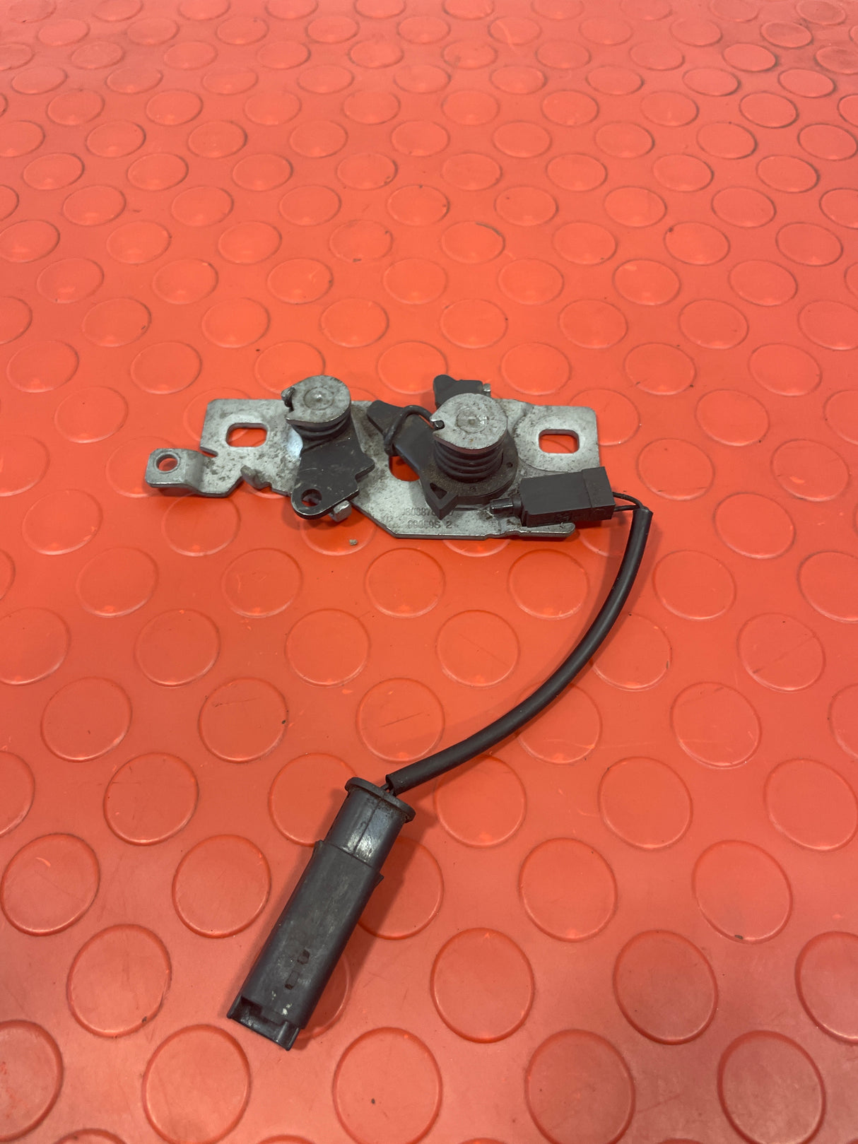 Vauxhall Combo E & Vauxhall Vivaro BONNET CATCH   2018-2023  P/N 9808870280