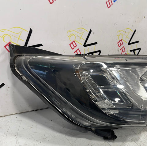 Citroen Relay/Peugeot Boxer/Fiat Ducato DRIVER SIDE HEADLIGHT (BLACK INNER PLASTIC) 2014-onward P/N 1375099080