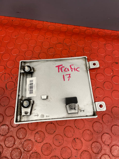 Renault Trafic/Vauxhall Vivaro/Nissan NV300 MOULDING UNDER FUEL FILLER FLAP PASSENGER'S SIDE (Silver) 2014-2019 P/N 788287806R