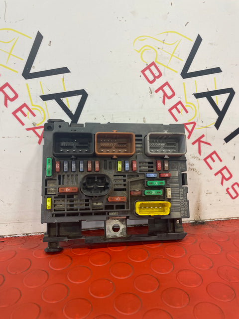 Peugeot/Citroen ENGINE FUSE BOX R04 1.6HDI   P/N 9807028780