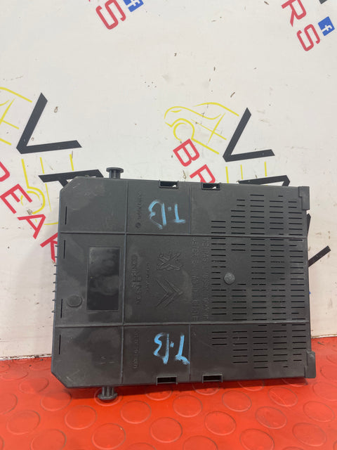 Peugeot Partner/Citroen Berlingo FUSE BOX  P/N 96689538002