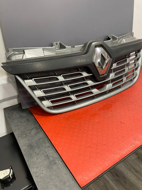 Renault Master FACELIFT FRONT BUMPER GRILLE (Damage Mounting Point Right Side) 2014-2021 P/N 623102803R / 623104199R