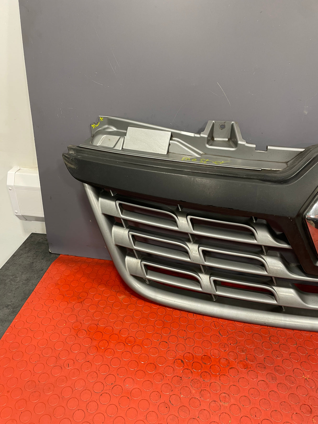 Renault Master FACELIFT FRONT BUMPER GRILLE (Damage Mounting Point Right Side) 2014-2021 P/N 623102803R / 623104199R