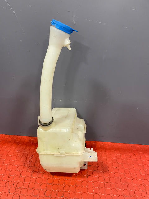 Saic Maxus COMPLETE WINDSCREEN WASHER BOTTLE/RESERVOIR & ELECTRIC WATER PUMP 2021-2022 P/N B31CL24