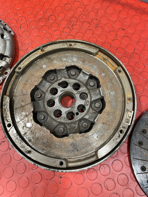 Renault Trafic/Vauxhall Vivaro/Nissan Primastar CLUTCH KIT SET (FLYWHEEL,PRESSURE PLATE,CLUTCH LINING) 2014-2019 1.6D P/Ns 302052965R/123107183R/301015679R