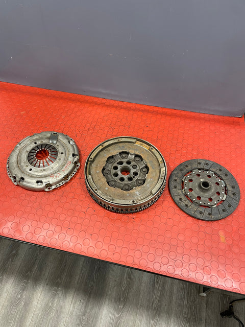 Renault Trafic/Vauxhall Vivaro/Nissan Primastar CLUTCH KIT SET (FLYWHEEL,PRESSURE PLATE,CLUTCH LINING) 2014-2019 1.6D P/Ns 302052965R/123107183R/301015679R