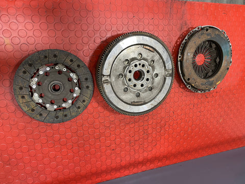 Renault Trafic/Vauxhall Vivaro/Nissan Primastar CLUTCH KIT SET (FLYWHEEL,PRESSURE PLATE,CLUTCH LINING) 2014-2019 1.6D P/Ns 302052965R/123107183R/301015679R