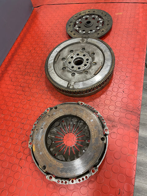 Renault Trafic/Vauxhall Vivaro/Nissan Primastar CLUTCH KIT SET (FLYWHEEL,PRESSURE PLATE,CLUTCH LINING) 2014-2019 1.6D P/Ns 302052965R/123107183R/301015679R