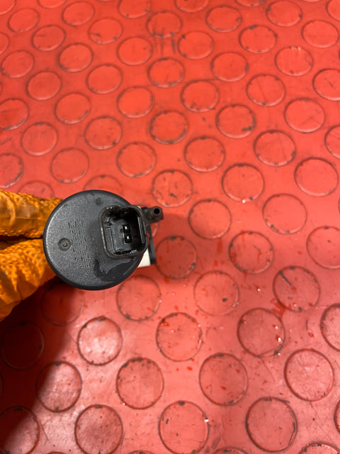 Citroen Berlingo/Peugeot Partner/Vauxhall Combo/Toyota Proace City WINDSCREEN WASHER PUMP P/N 9632984980 / 9645163380 / 9643447980