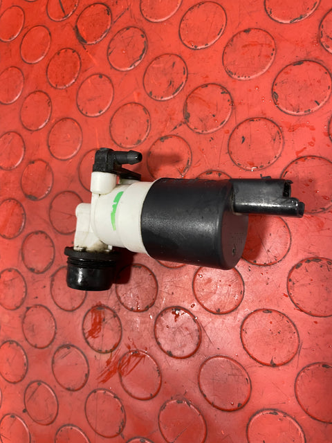 Citroen Berlingo/Peugeot Partner/Vauxhall Combo/Toyota Proace City WINDSCREEN WASHER PUMP P/N 9632984980 / 9645163380 / 9643447980
