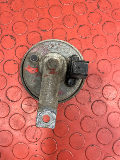 Volkswagen Crafter HORN SIGNAL 12V 335Hz Made in Spain 2Pin P/N 002952