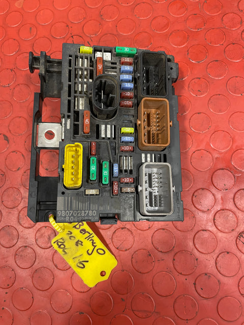 Peugeot/Citroen ENGINE FUSE BOX R04 1.6HDI   P/N 9807028780