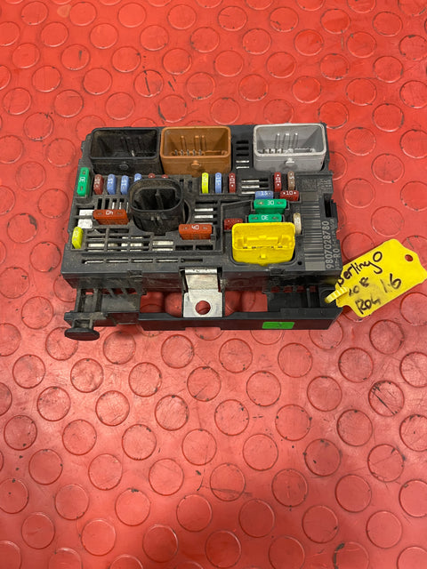 Peugeot/Citroen ENGINE FUSE BOX R04 1.6HDI   P/N 9807028780