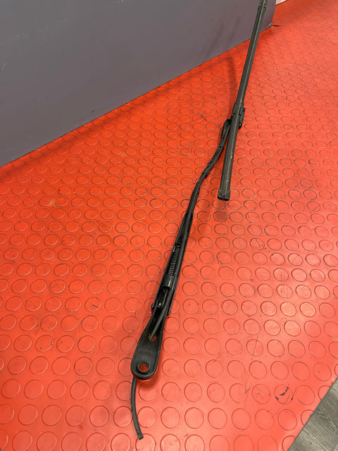 Vauxhall Combo/Peugeot Partner/Citroen Berlingo/Dispatch/Toyota Proace City WINDSCREEN WIPER ARM Driver's Side O/S 2019-2024 P/N 9839408680 - 1