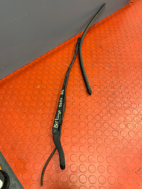 Vauxhall Combo/Peugeot Partner/Citroen Berlingo/Dispatch/Toyota Proace City WINDSCREEN WIPER ARM Driver's Side O/S 2019-2024 P/N 9839408680 - 1