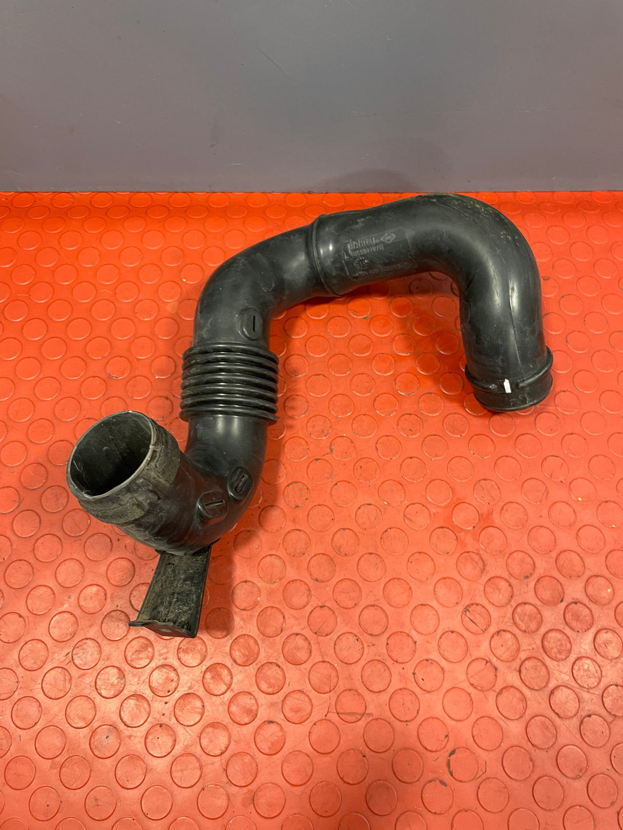 Renault Master/Vauxhall Movano/Nissan NV400  AIR INTAKE HOSE PIPE 2010-2021 2.3 DTI P/N 165554107R