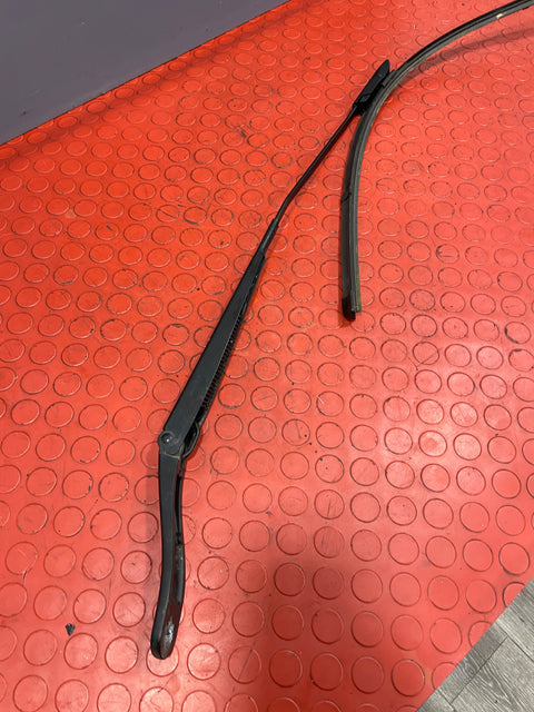 Peugeot Expert/Citroen Dispatch/Vauxhall Vivaro/Toyota Proace/Fiat Scudo WINDSCREEN WIPER ARM WORN BLADE Driver's Side 2016-2024 P/N 9808465680