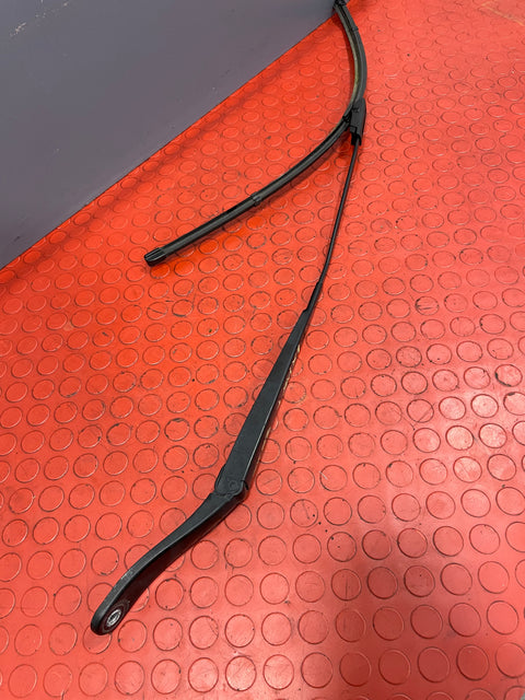 Peugeot Expert/Citroen Dispatch/Vauxhall Vivaro/Toyota Proace/Fiat Scudo WINDSCREEN WIPER ARM WORN BLADE Driver's Side 2016-2024 P/N 9808465680