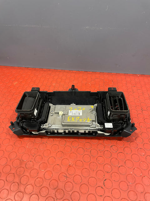 Citroen Dispatch/Peugeot Expert/Vauxhall Vivaro/Toyota Proace SAT NAV DISPLAY/SCREEEN HEAD UNIT 2016-2024 P/N 9831665880/98081732 ZD