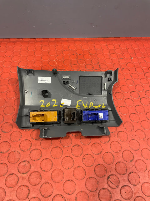 Peugeot Expert/Citroen Dispatch/Vauxhall Vivaro/Toyota Proace DASHBOARD TRIM LIGHT CONTROL SYSTEMS 2016-2024 P/N 9809545177 - 1