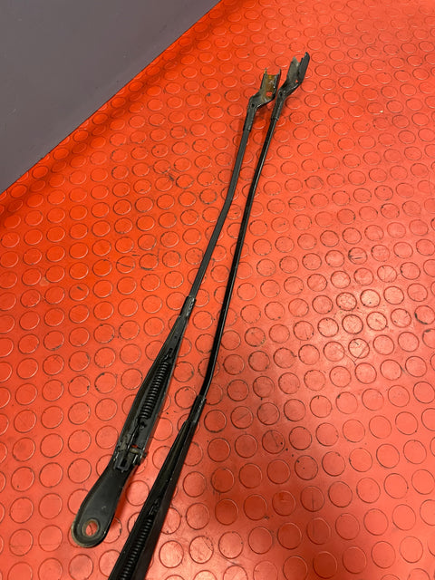 Citroen Berlingo/Peugeot Partner WINDSCREEN WIPERS (PAIR) No Blades 2008-2018   P/N 9682975280 - 1