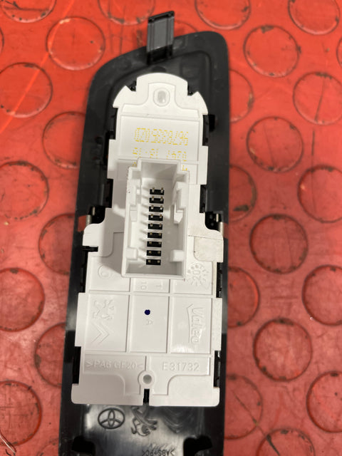 Vauxhall Vivaro/Citroen Dispatch/Peugeot Expert/Toyota Proace WINDOW CONTROL Driver's Side 2016-2024 P/N 98144413ZD/9809179677