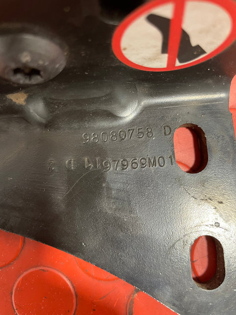 Peugeot Partner/Citroen Berlingo/Vauxhall Combo/Toyota Proace City SLIDING DOOR BOTTOM RUNNER Driver's Side O/S 2019-2024 P/N 98080758