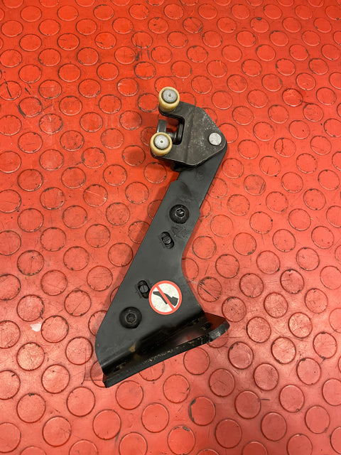 Peugeot Partner/Citroen Berlingo/Vauxhall Combo/Toyota Proace City SLIDING DOOR BOTTOM RUNNER Driver's Side O/S 2019-2024 P/N 98080758