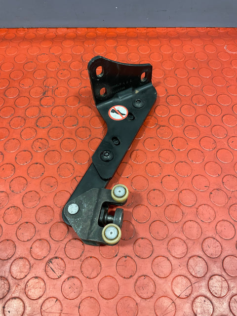 Peugeot Partner/Citroen Berlingo/Vauxhall Combo/Toyota Proace City SLIDING DOOR BOTTOM RUNNER Driver's Side O/S 2019-2024 P/N 98080758