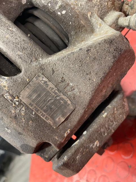 Citroen Berlingo/Peugeot Partner FRONT WHEEL HUB & BRAKE CALIPER Passenger's Side 2008-2018 P/N 9670613980 / 9813759680