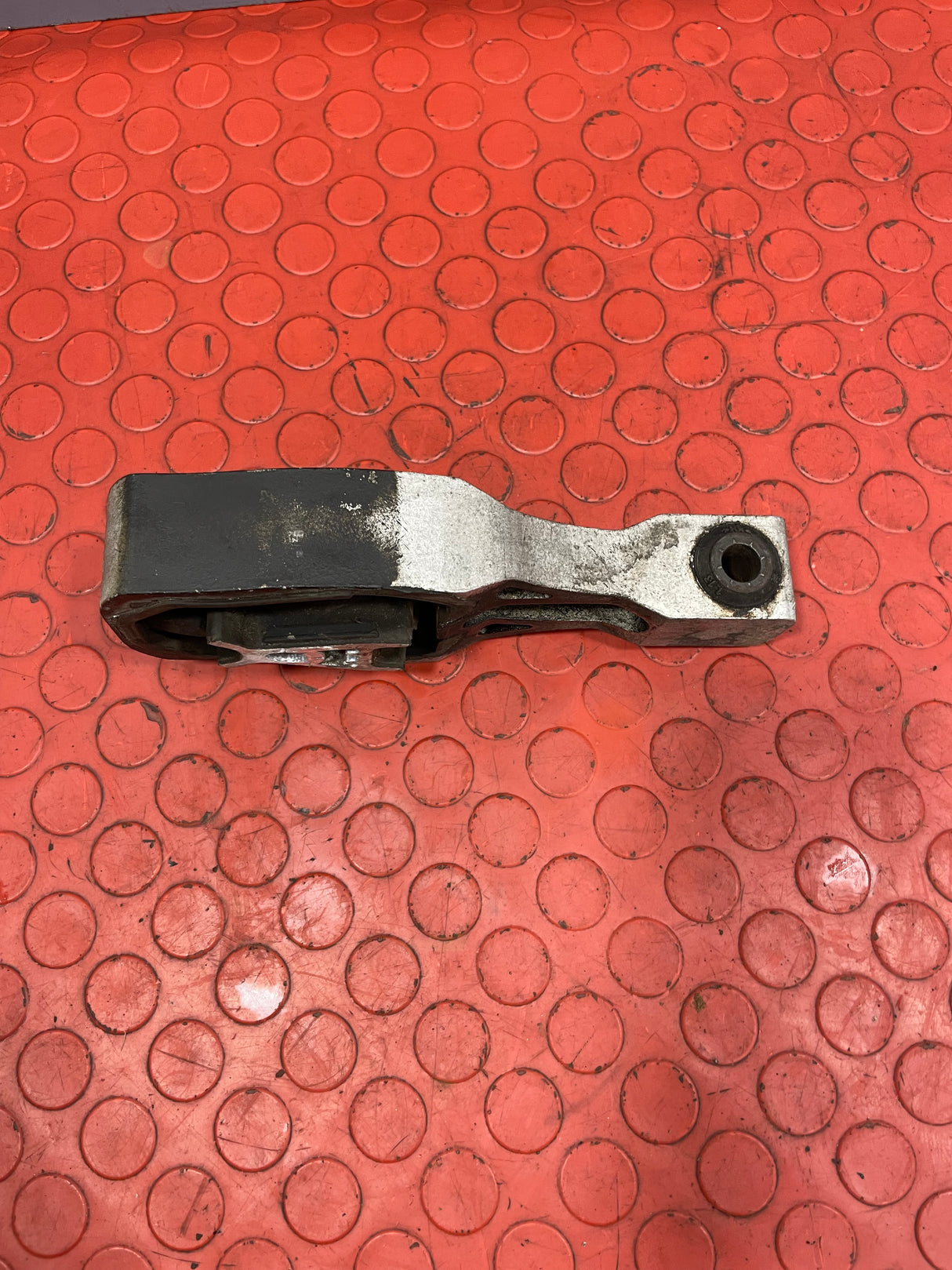 Citroen/Peugeot/Vauxhall/Toyota/Fiat BOTTOM ENGINE MOUNT 1.2 1.5 1.6 2016-2024 P/N 9811786680