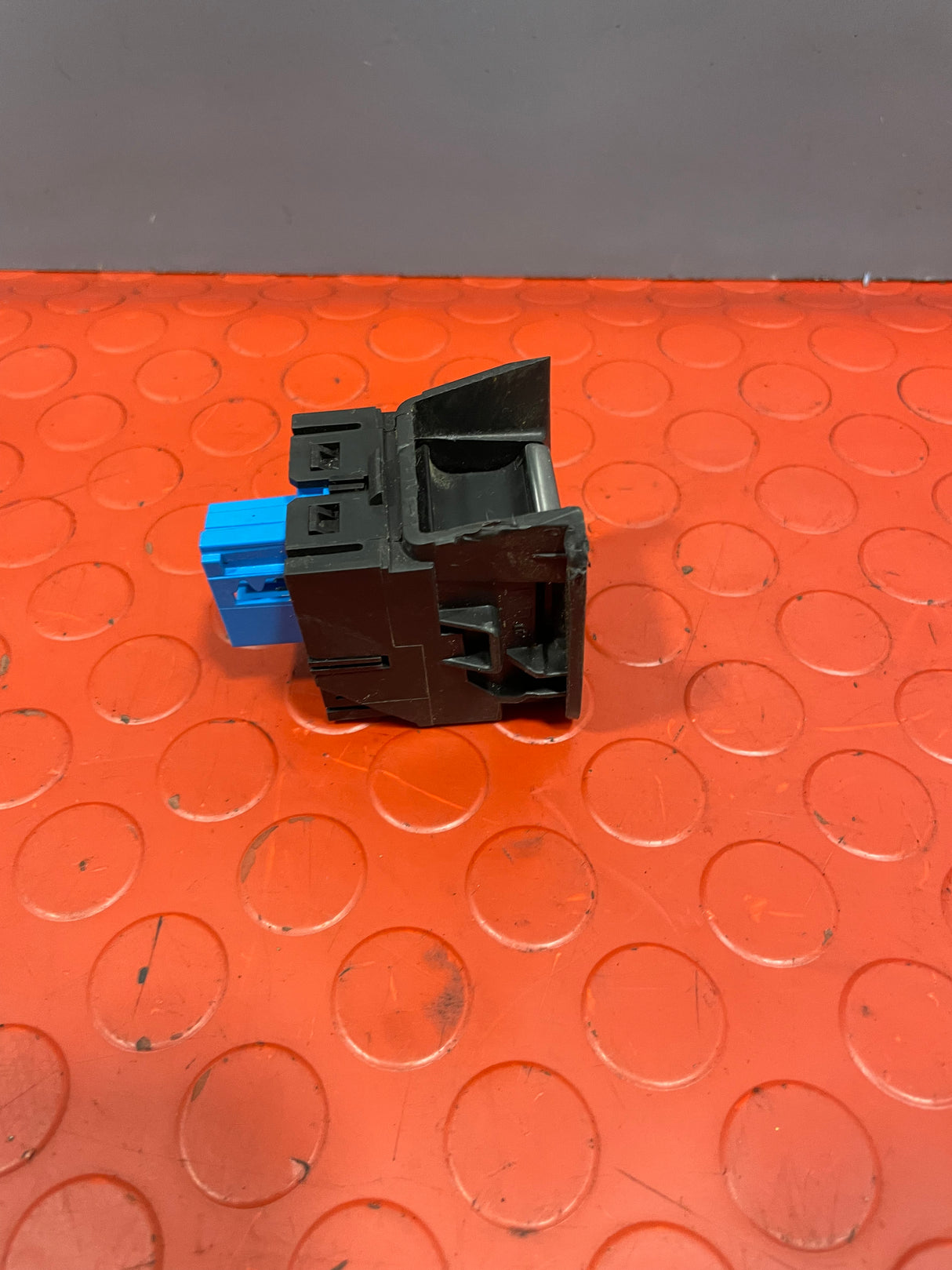 Citroen Berlingo/Peugeot Partner/Vauxhall Combo/Toyota Proace City HANDBRAKE SWITCH 2018-2025 P/N 9813146377