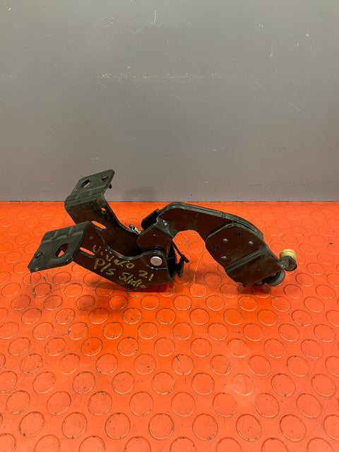 Vauxhall Vivaro/Citroen Dispatch/Peugeot Expert/Toyota Proace/Fiat Scudo CENTRE SLIDING DOOR ROLLER LEFT SIDE 2016-2024 P/N 9808074980