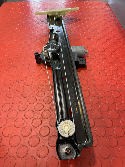 Vauxhall Vivaro/Citroen Dispatch/Peugeot Expert/Toyota Proace WINDOW REGULATOR FRONT PASSENGER'S SIDE  (6 Pin) 2021 P/N 9829503680 - 1