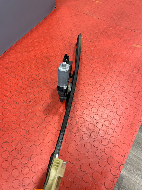 Vauxhall Vivaro/Citroen Dispatch/Peugeot Expert/Toyota Proace WINDOW REGULATOR FRONT PASSENGER'S SIDE  (6 Pin) 2021 P/N 9829503680 - 1