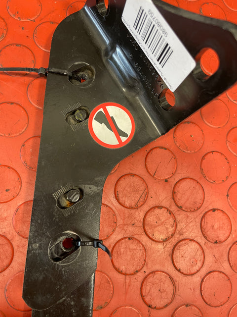 Vauxhall Vivaro/Citroen Dispatch/Peugeot Expert/Toyota Proace/Fiat Scudo PASSENGER SIDE SLIDING DOOR BOTTOM RUNNER PLATE 2016-2024 P/N 98080759