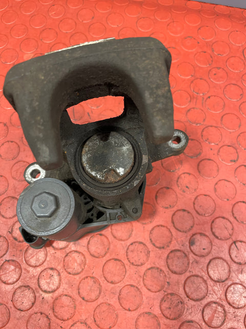 Citroen Berlingo/Peugeot Partner/Vauxhall Combo/Toyota Proace City REAR BRAKE CALIPER (Electric Socket Crack Repaired/2Pin) Passenger's Side 2019-2024 1.5 P/N 9819059380