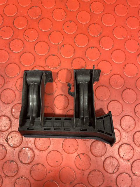 Citroen Berlingo/Peugeot Partner FRONT DOOR GLASS HOLDER RUNNER DRIVER'S SIDE O/S 2008-2018 P/N 9303T0